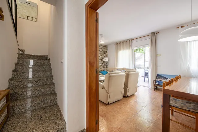 Casa adosada con jardín y piscina en Sant Julià de Ramis — 10