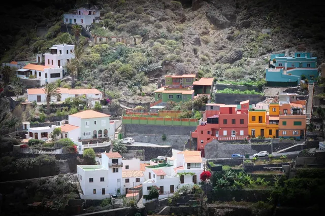 Oportunidad Única: Finca con Potencial Rentable y Tres Casas