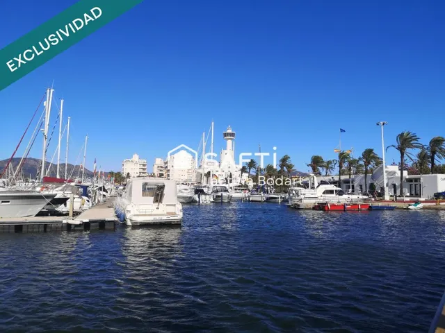 Estudio con terraza y vistas al canal, situado en la zona muy buscada de Caballito de Mar, en Empuriabrava. — 19