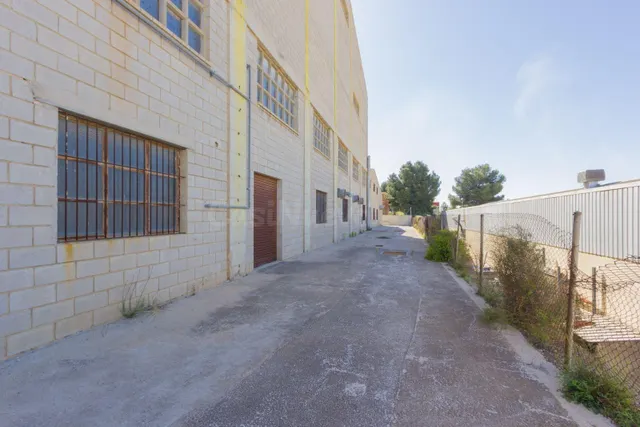 Nave industrial de 1.500 m2 en calle Ciudad de Sevilla — 4