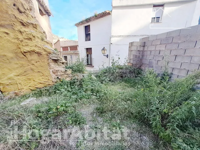¡OPORTUNIDAD INCREÍBLE! TERRENO URBANO ESQUINERO Y AMPLIO