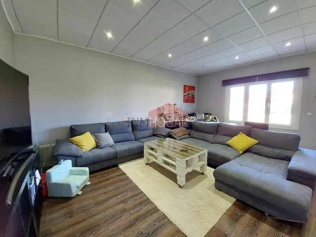 EXCLUSIVO CHALET EN SANCHIDRIÁN 05290