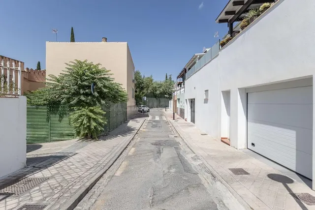 SOLAR EN LANCHA DEL GENIL — 2