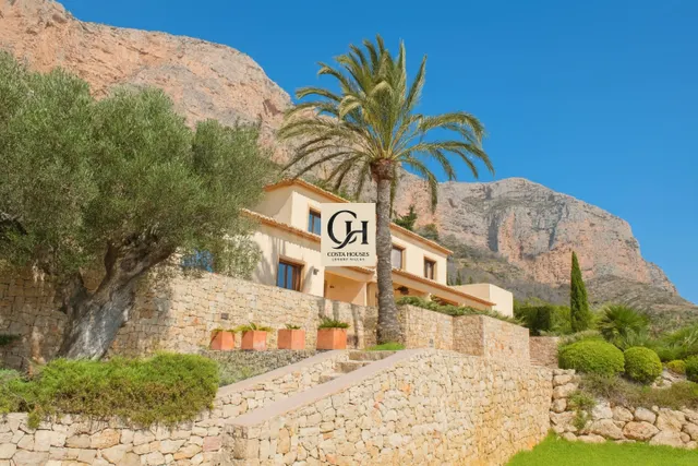 VILLA CENTURION · RESIDENCIA MEDITERRANEA DE LUJO EN MONTGO,
