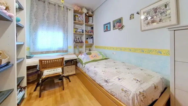 GRAN PISO DE 6 DORMITOTIOS CON PISCINA — 15