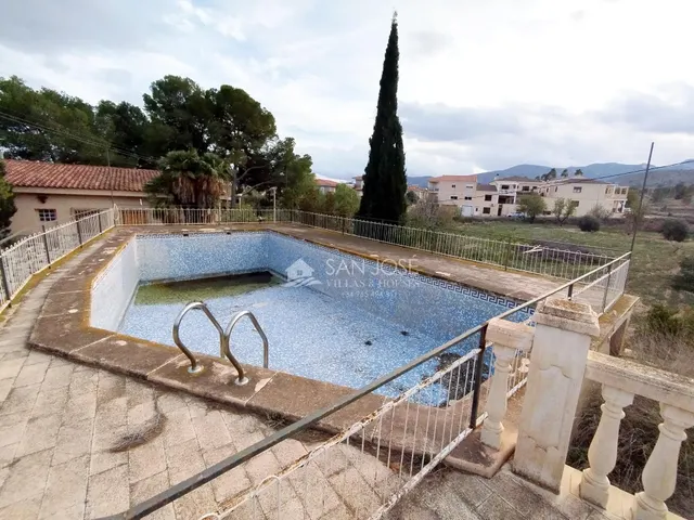 SE VENDE CHALET EN PARCELA URBANA EN LA ROMANA — 7