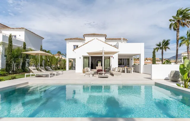 Chalet 4 habitaciones 350m² en venta - Costa Del Sol — 2