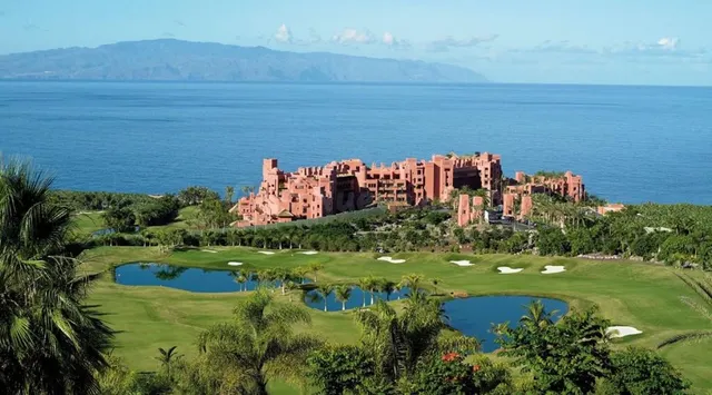 Se vende parcela con villa en primera línea de golf de abama - foto 2