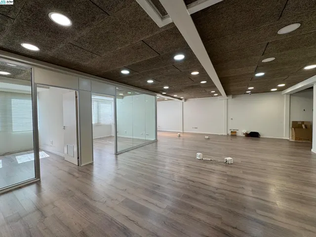 OFICINA EN C/ PARÍS JUNTO AV. DIAGONAL — 6