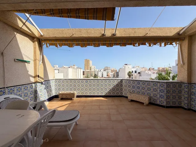 MAGNIFICO ATICO EN EL CENTRO DE TORREVIEJA, IDEAL PARA VIVIR - foto 2