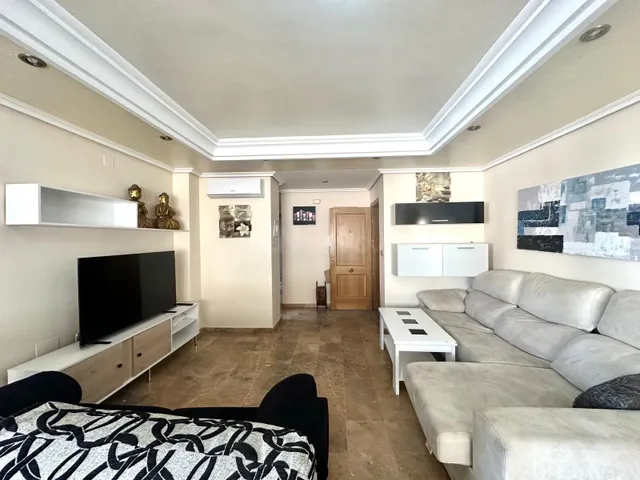 GRANDE APARTAMENTO DE 4 DORM. 2 BAÑOS. A 400 METROS DEL PUER - foto 5