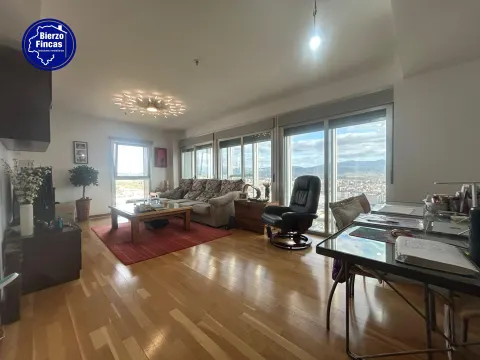 **SE VENDE PISO EN LA ROSALEDA, PONFERRADA**