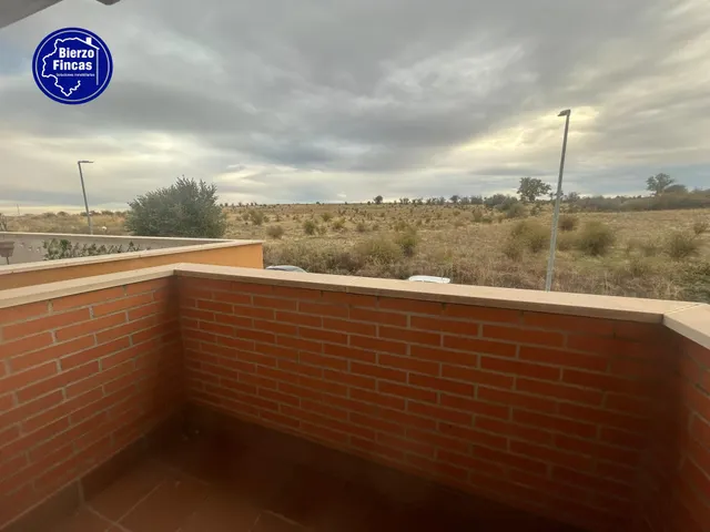 **se vende adosado en ardoncino, León** — 19