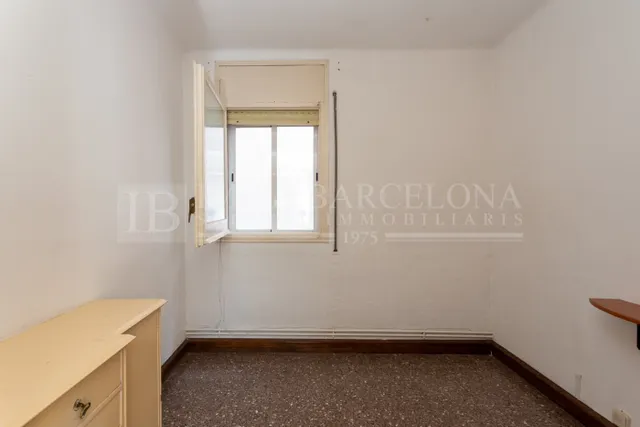 PISO CON MUCHAS POSIBILIDADES EN PLAZA CATALANA — 14