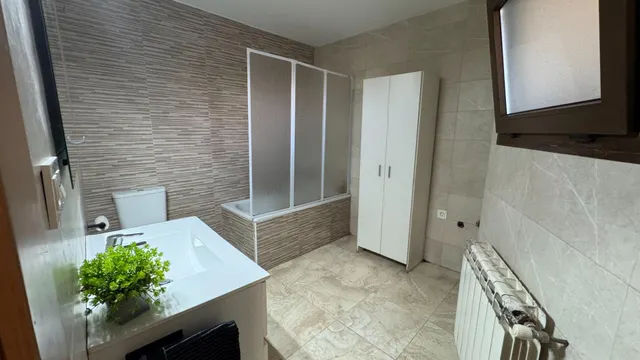Casa de pueblo pareada reformada con patio de 50 m2 y anexo de 76 m2 en Bolmir (a 5 min de Reinosa) — 9