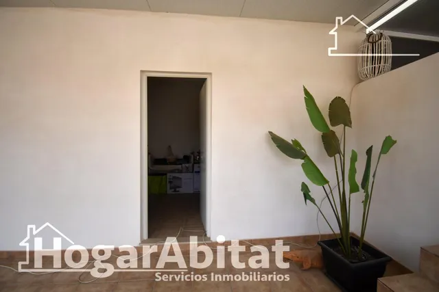 BONITA CASA TOTALMENTE REFORMADA CON GARAJE Y GRAN TERRAZA — 26