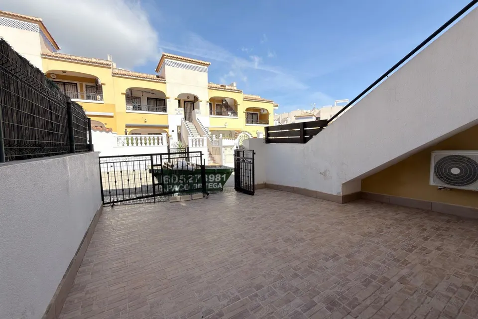 Magnifico bungalow de planta baja con piscina comunitaria y zonas verdes