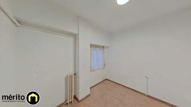 Piso para reformar en el centro de Alicante. — 27