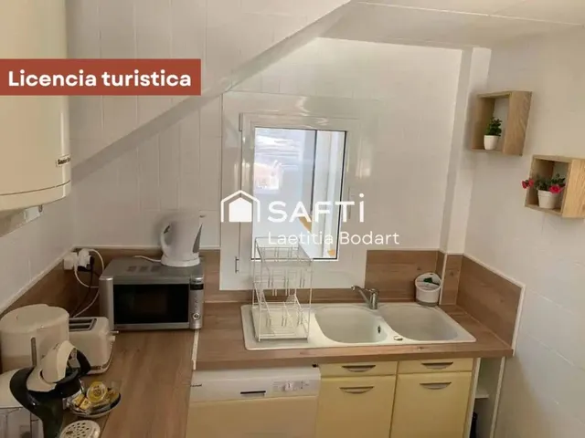 Apartamento reformado de 2 dormitorios con terrazas, vistas al canal y licencia turística – Empuriabrava — 8