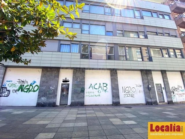 Amplio local comercial en bruto, Torrelavega. - foto 3