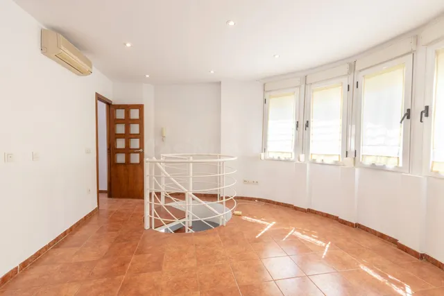 FANTÁSTICO TRÍPLEX EN CÁJAR: UNA VIVIENDA LLEVA DE AMPLITUD  - foto 4