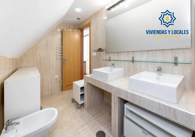 ÁTICO DÚPLEX EN EL BARRIO DE MONACHIL. — 23
