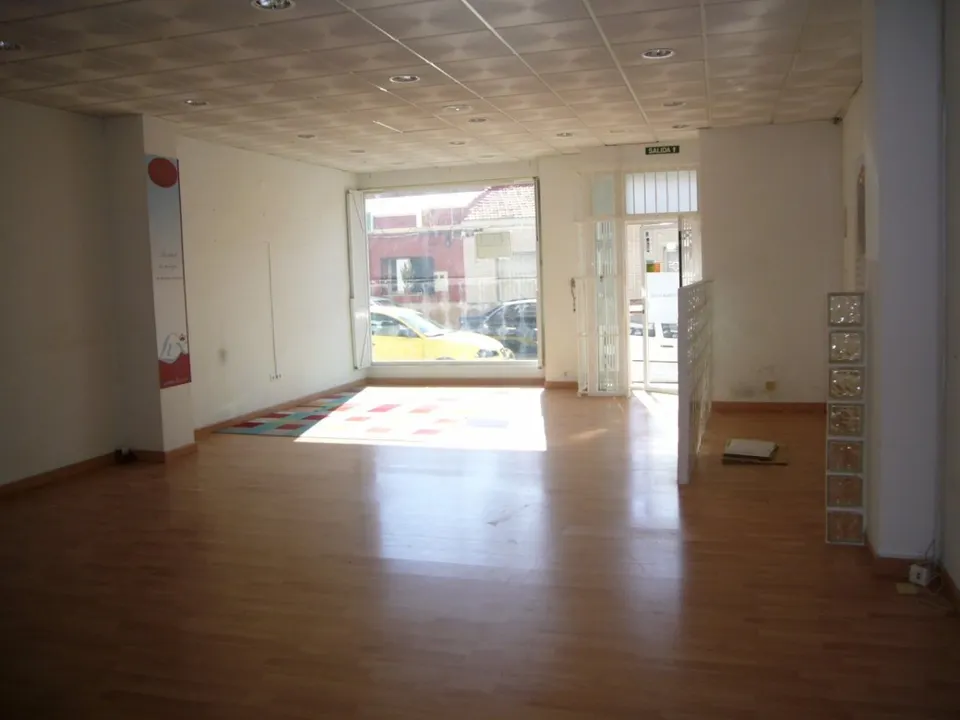 LOCAL COMERCIAL A POCOS METROS MERCADONA CENTRO