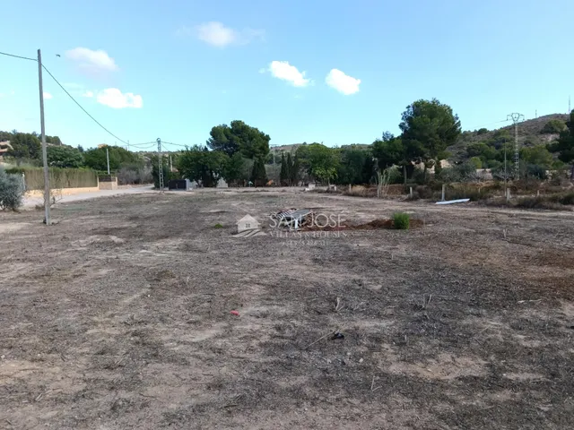 SE VENDE CHALET EN BUEN ESTADO EN MONFORTE DEL CID EN LA ZONA DEL FONT DEL LLOP — 40