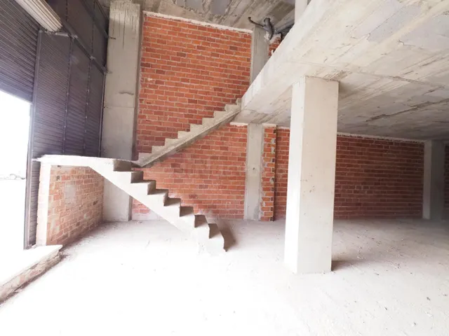 SE VENDE LOCAL COMERCIAL EN TERRASSA, ZONA ESPORTIVA - foto 2