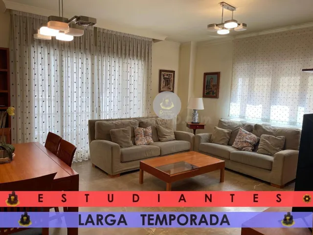 EST/ LT / Piso de CUATRO dormitorios en Centro-Sagrario Recogidas — 4
