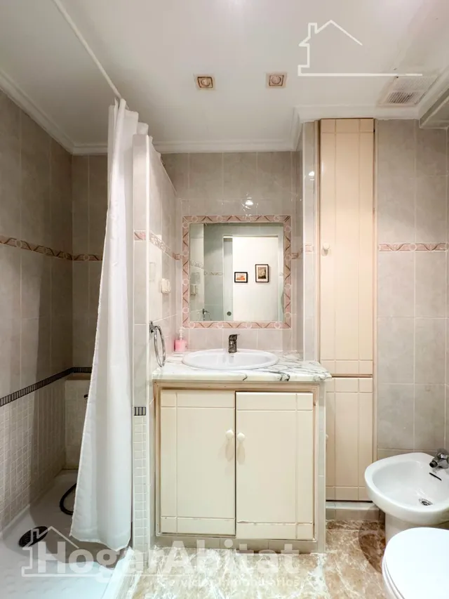 SEMIREFORMADO AMPLIO Y LUMINOSO CON TERRAZA Y BALCÓN EN PATERNA — 23