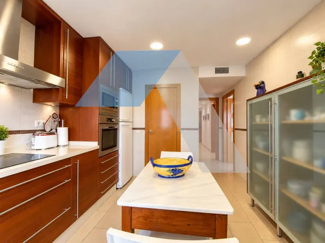 Chalet en parcela urbana con piscina privada en san vicente del raspeig — 14
