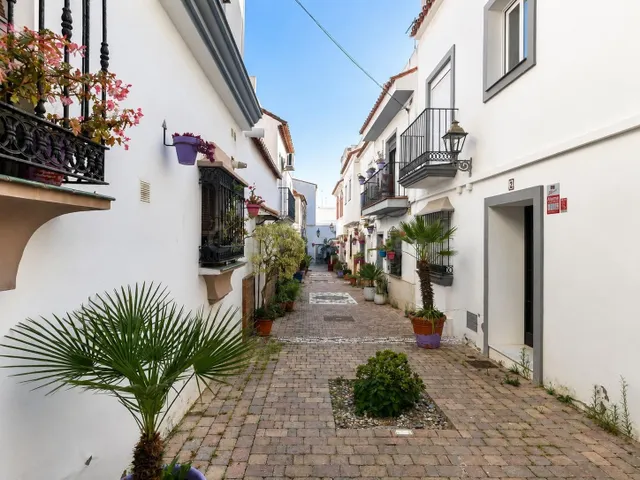 Encantadora casa adosada de 3 plantas en el corazón del Casc - foto 2