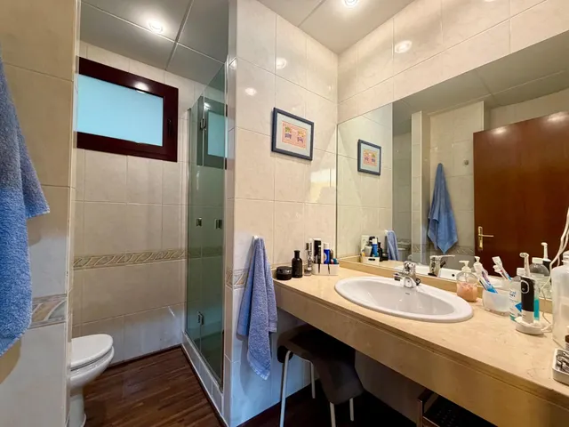 Luminoso piso de 3 dormitorios con suite junto a la plaza Vallès, en el corazón de Sabadell — 12