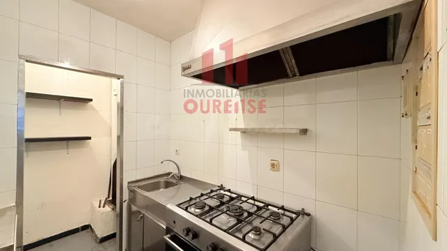 LOCAL COMERCIAL CON LICENCIA DE CAFETERÍA EN O COUTO — 4