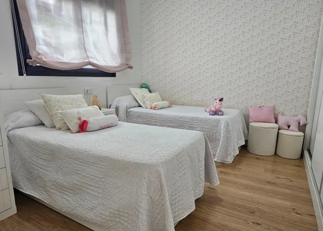 Vivienda unifamiliar pareada en urbanización de 18 vecinos, de 2019, con 230 m2 construidos, 200 m2 de jardín y piscina comunitaria, ubicada en la mejor zona de Córdoba — 33