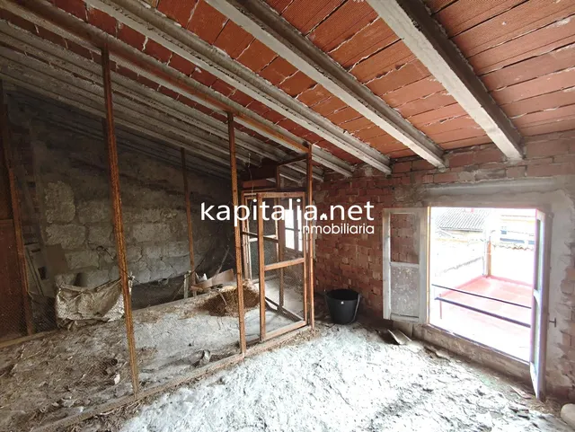 CASA PARA REFORMAR A LA VENTA EN PALOMAR. — 6