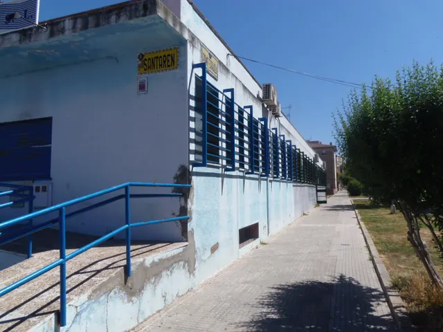 LOCAL ACONDICONADO  DE 400MTRS NECESITA REFORMAS SE DA CARENCIA, BIEN SITUADO  ES PLANTA SEMI SOTANO, CON OFICINAS Y BAÑOS, ZONA LA PAZ — 17