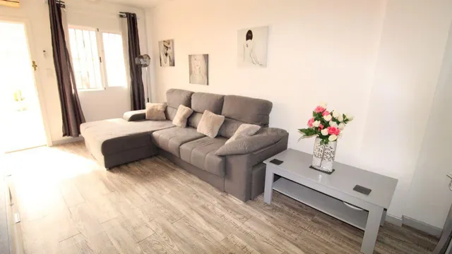 Encantador Ático en Orihuela Costa, ¡Tu Refugio Ideal! - foto 3