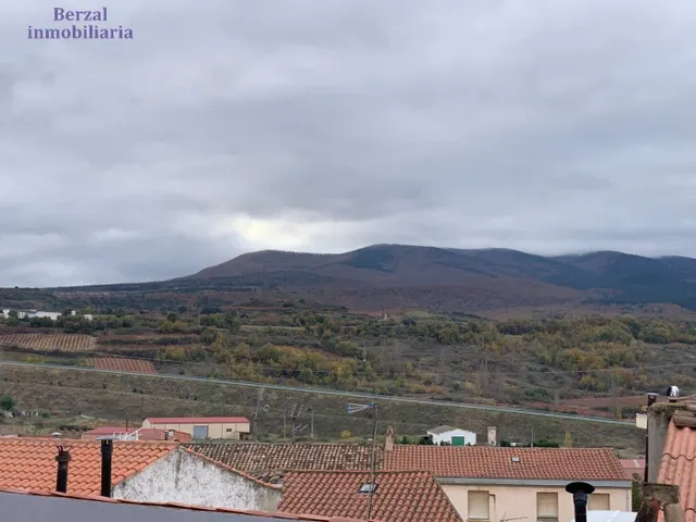 Casa de pueblo en venta en Entrena. Para reformar, con muchas posibilidades, — 41