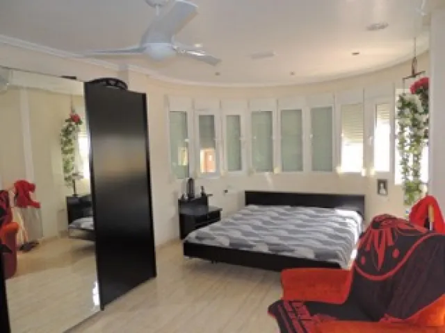 CHALET DE LUJO CON MUY BUENA ORIENTACION EN LUGAR MUY TRANQUILO — 13