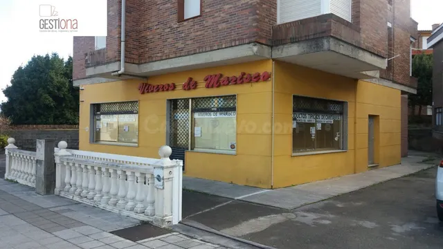 LOCAL COMERCIAL EN EL CENTRO DE ISLA.