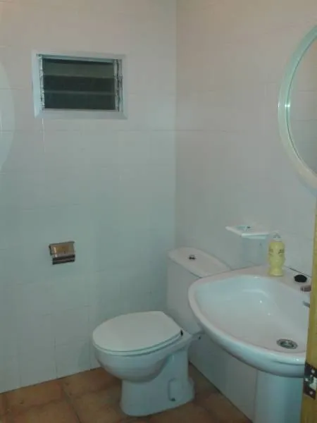 EN AMPLIA AVENIDA — 4