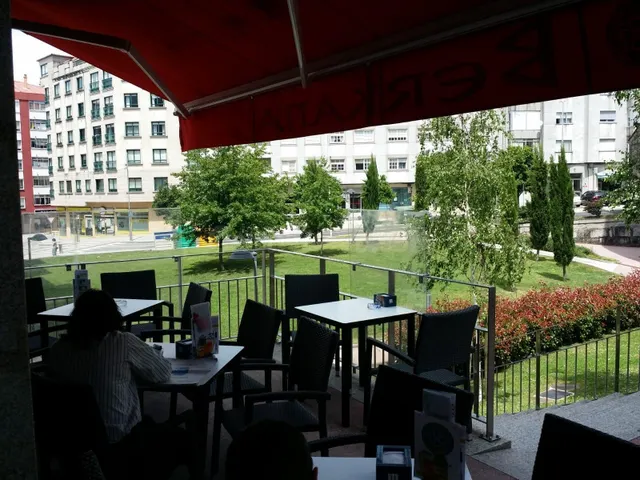 Local en venta en zona ajardinada y céntrica