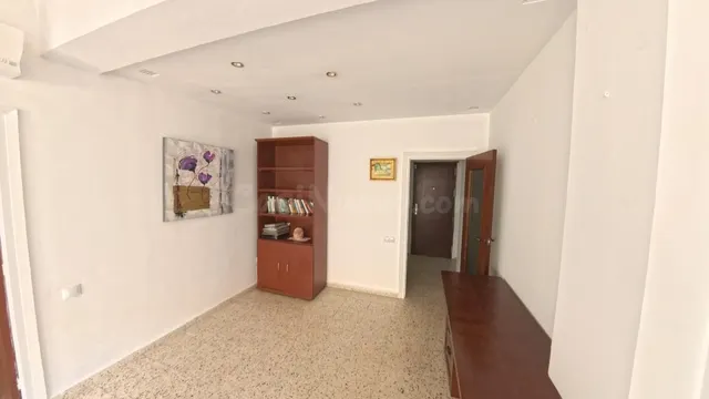 Amplitud, luz y garaje en pleno centro: una vivienda con gra - foto 4