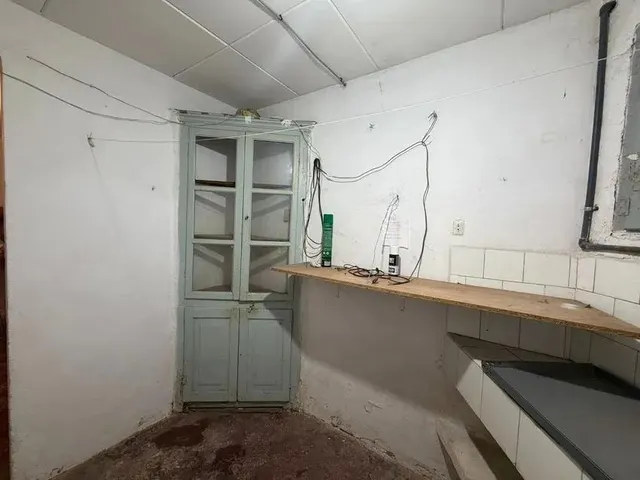 CHALET ADOSADO A REFORMAR, ESQUINERO CON SALIDA A DOS CALLES — 29