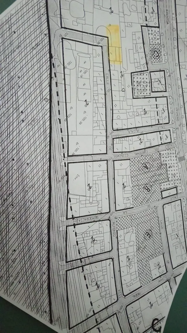 Solar urbanizable de 488m2 en el centro del pueblo — 4