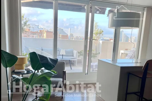 Espectacular terraza privada y diseño reformado en este luminoso ático exterior en excelente zona — 17