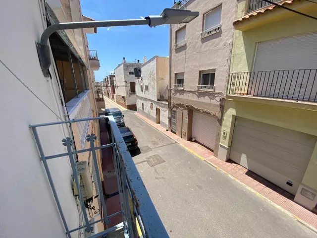 ¡AMPLIA VIVIENDA CON TERRAZA EN LA ZONA ALTA DE LA POBLACIÓN! — 50
