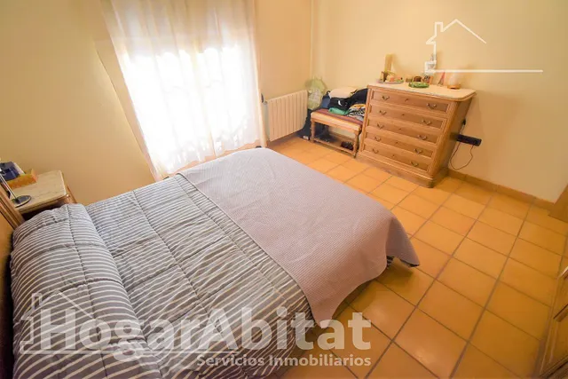 Amplia casa con terraza y balcón — 21